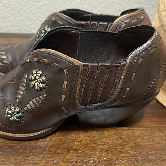 Vintage BCBG western rodeo metallic brown embellished Leather pointy Booties 7 - Picture 4 of 17